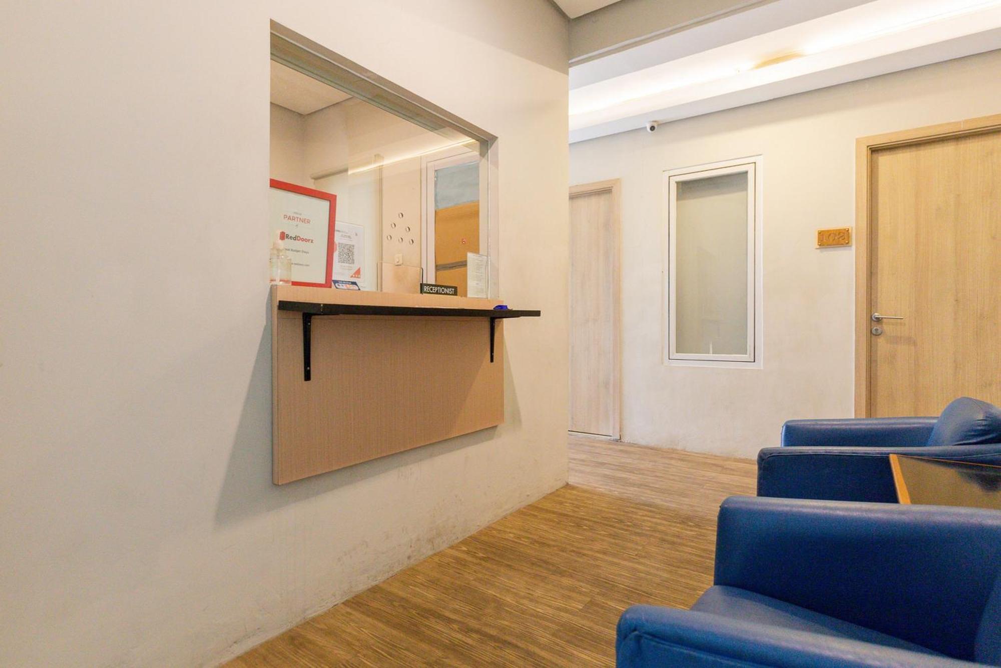 Reddoorz Plus Syariah Near Mall Pondok Indah Jakarta Buitenkant foto