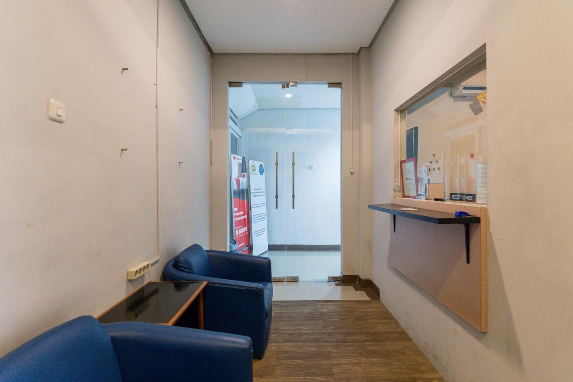 Reddoorz Plus Syariah Near Mall Pondok Indah Jakarta Buitenkant foto