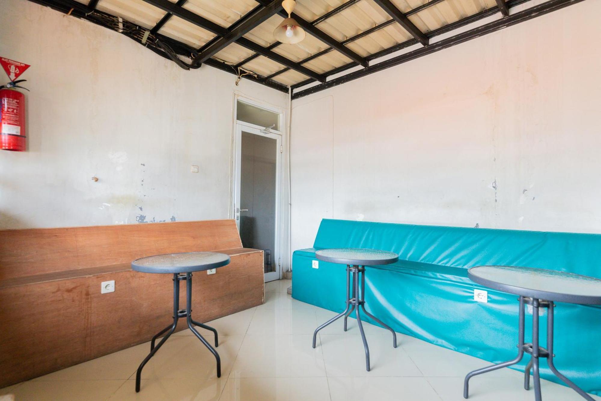 Reddoorz Plus Syariah Near Mall Pondok Indah Jakarta Buitenkant foto