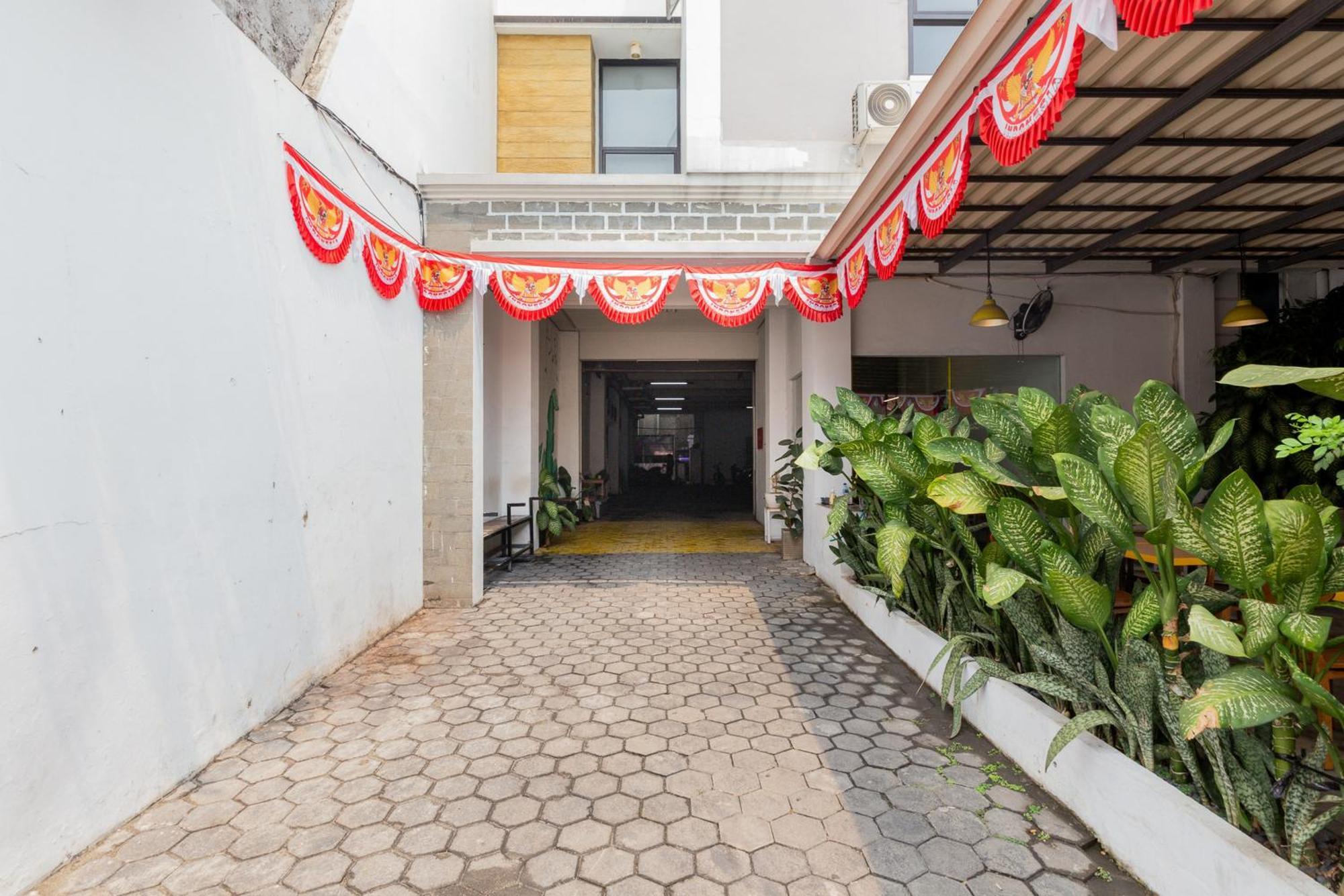 Reddoorz Plus Syariah Near Mall Pondok Indah Jakarta Buitenkant foto