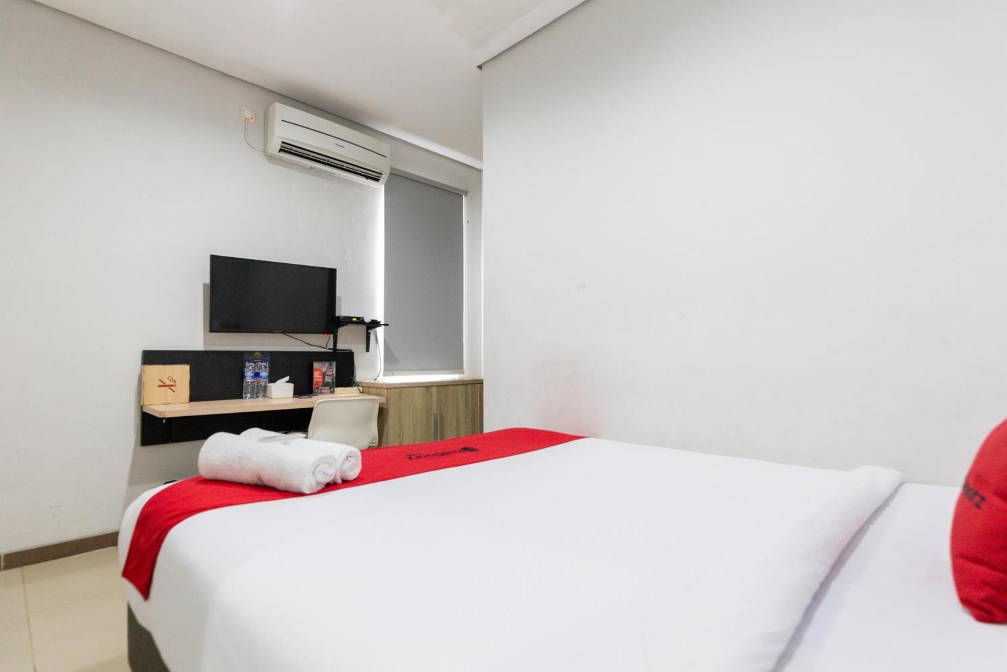 Reddoorz Plus Syariah Near Mall Pondok Indah Jakarta Buitenkant foto