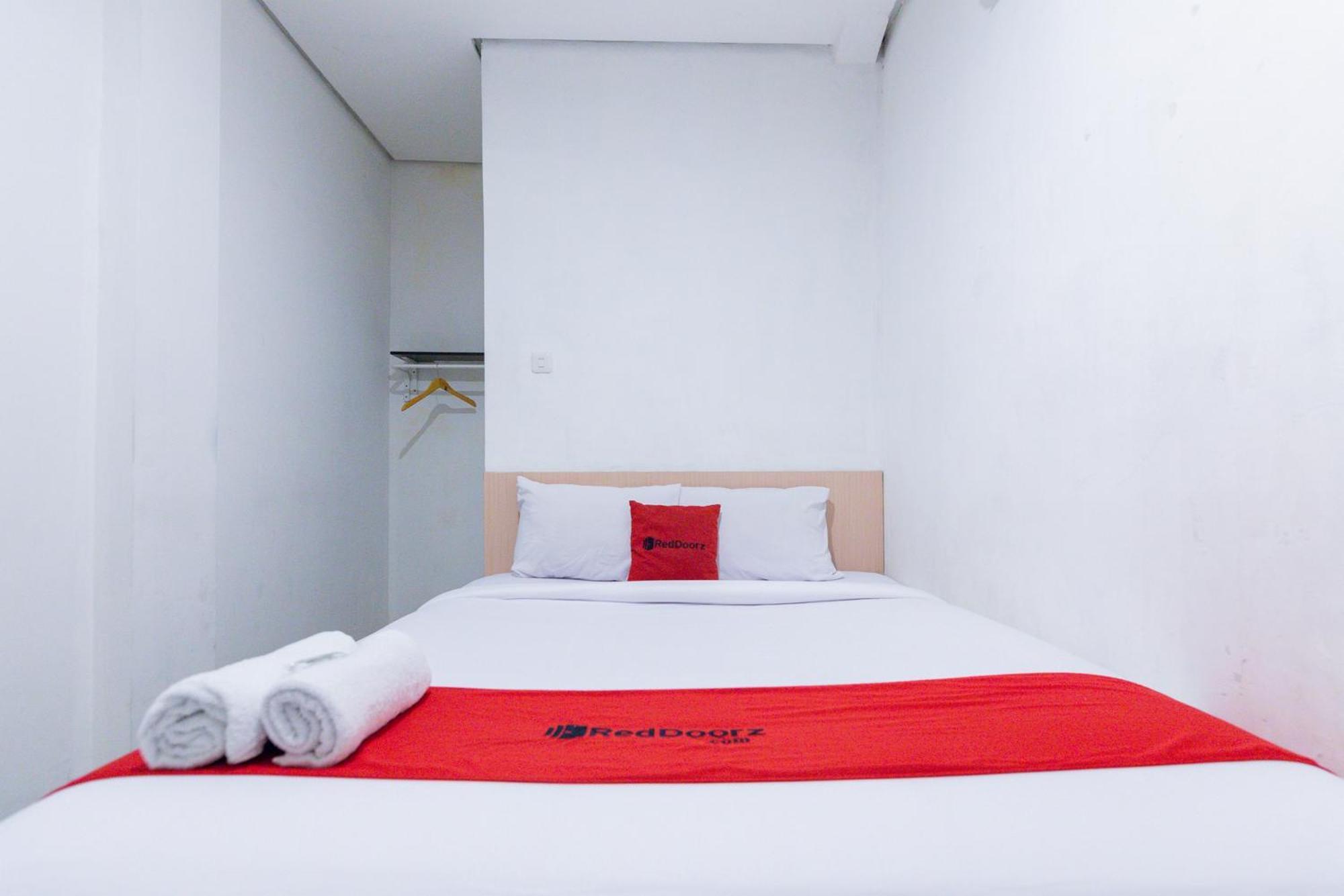 Reddoorz Plus Syariah Near Mall Pondok Indah Jakarta Buitenkant foto