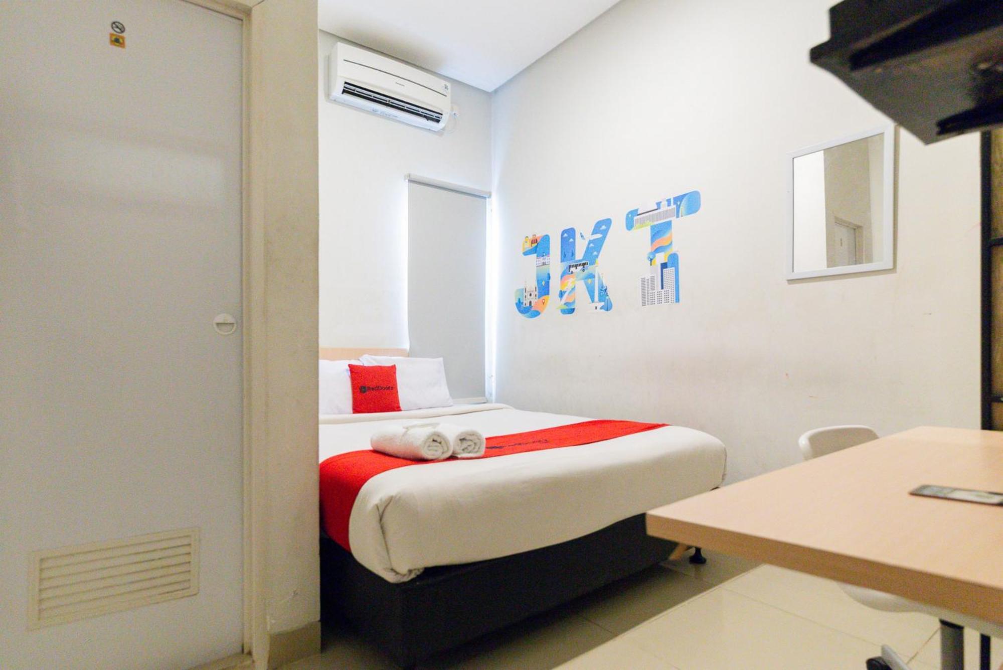 Reddoorz Plus Syariah Near Mall Pondok Indah Jakarta Buitenkant foto