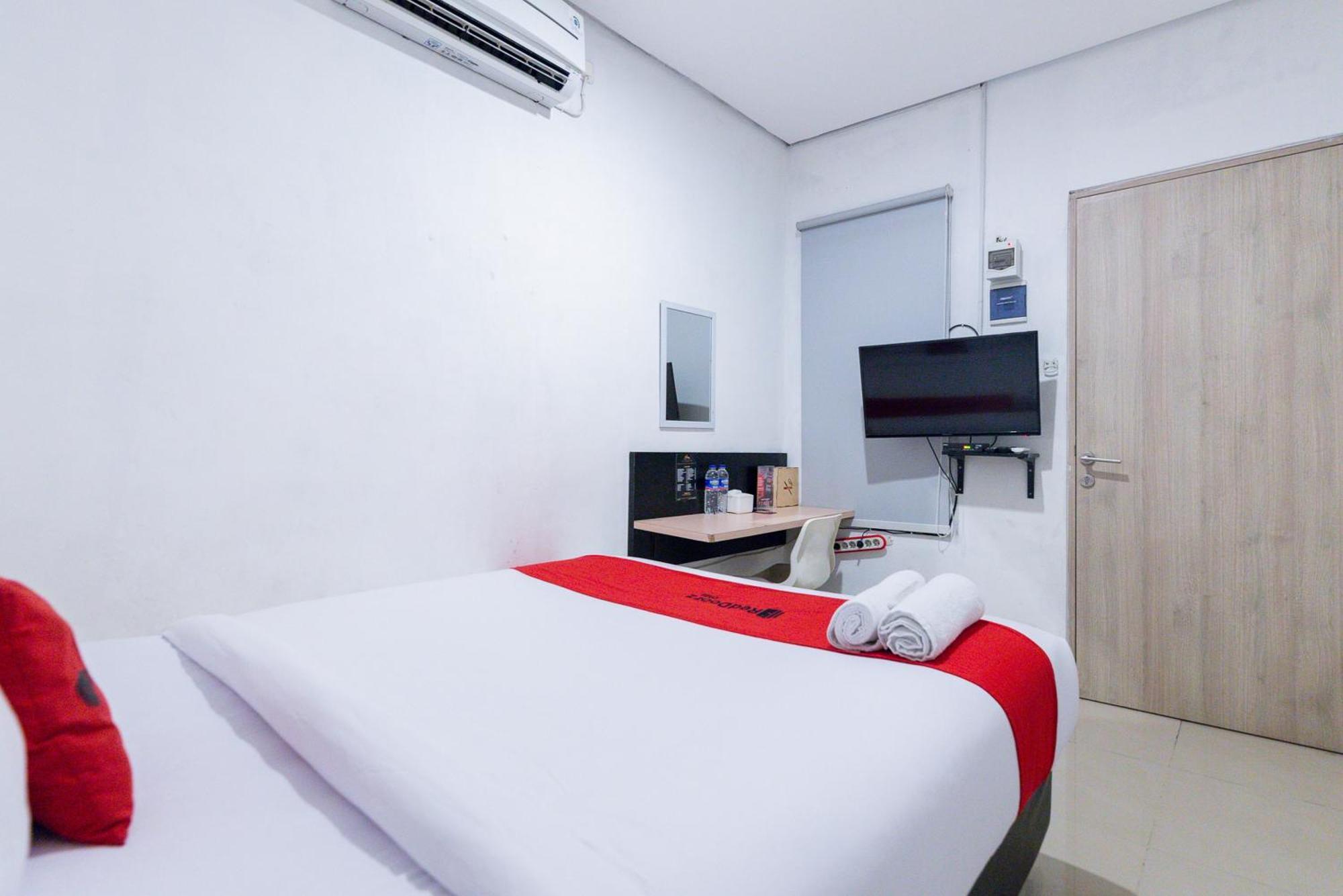 Reddoorz Plus Syariah Near Mall Pondok Indah Jakarta Buitenkant foto