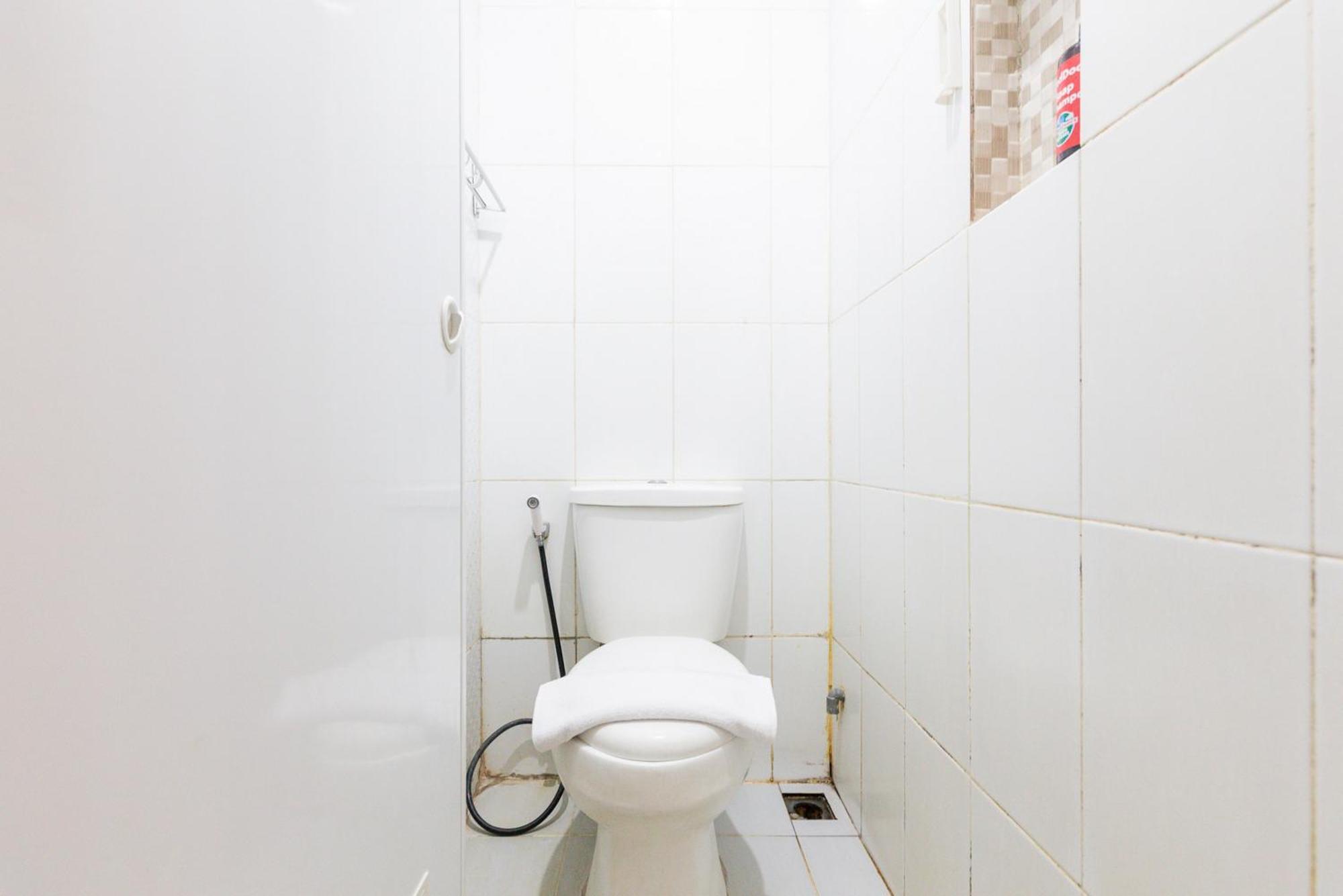 Reddoorz Plus Syariah Near Mall Pondok Indah Jakarta Buitenkant foto