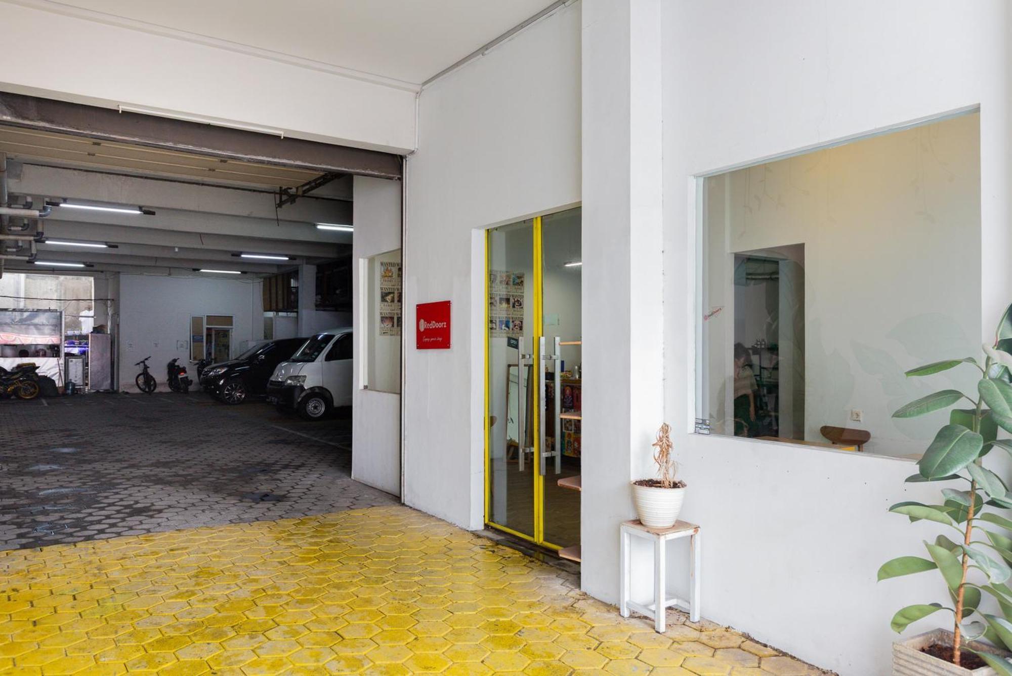 Reddoorz Plus Syariah Near Mall Pondok Indah Jakarta Buitenkant foto