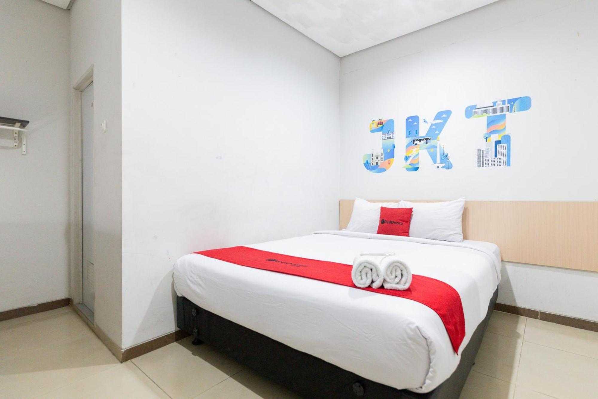 Reddoorz Plus Syariah Near Mall Pondok Indah Jakarta Buitenkant foto