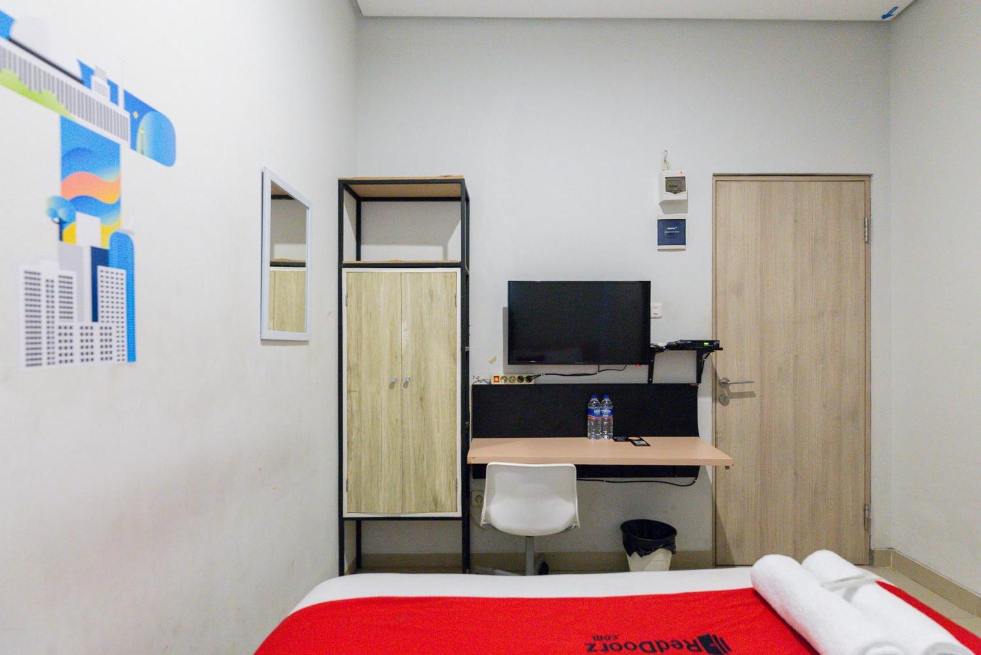 Reddoorz Plus Syariah Near Mall Pondok Indah Jakarta Buitenkant foto