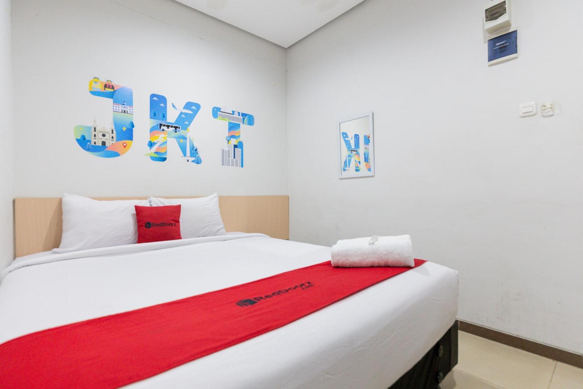 Reddoorz Plus Syariah Near Mall Pondok Indah Jakarta Buitenkant foto