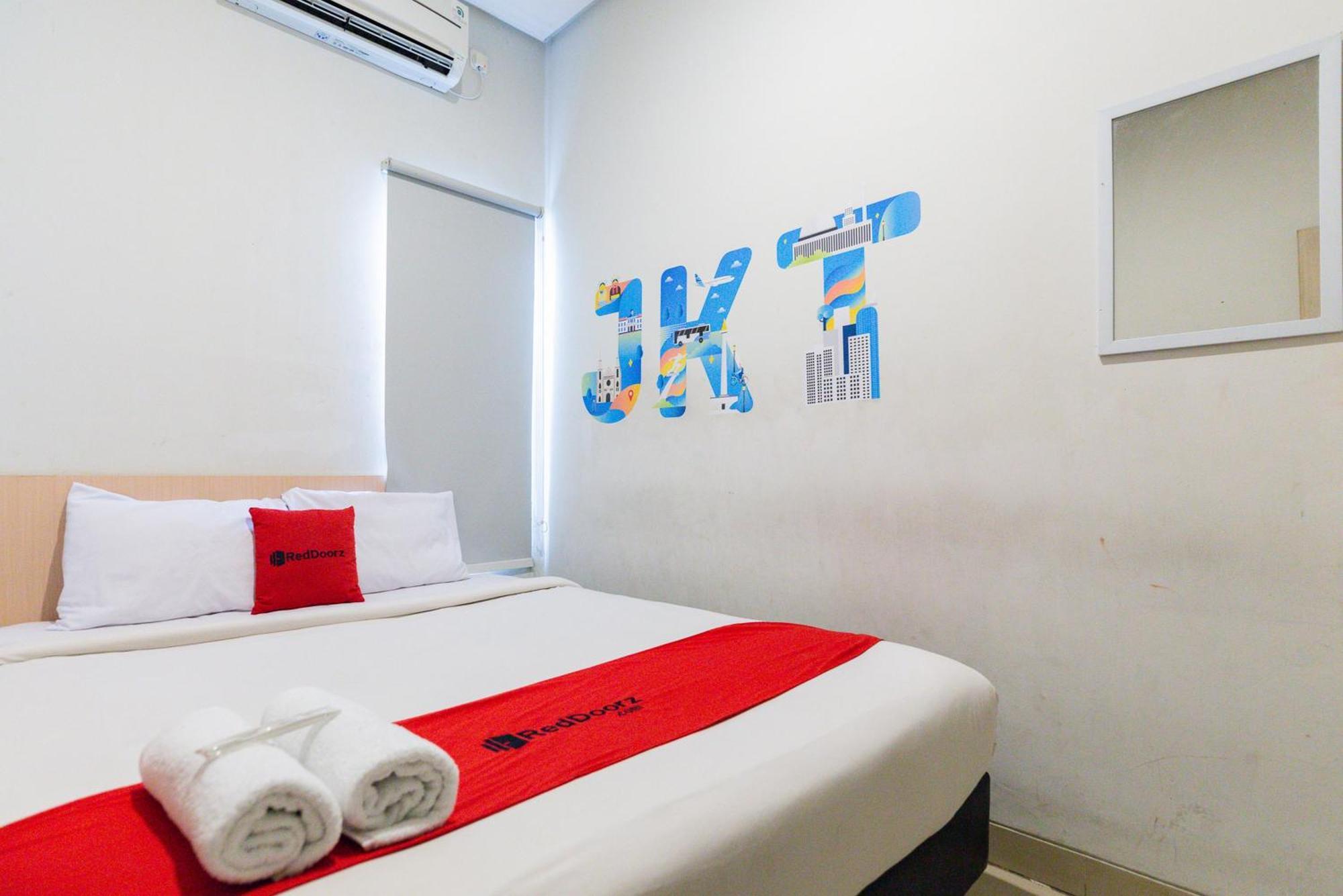 Reddoorz Plus Syariah Near Mall Pondok Indah Jakarta Buitenkant foto