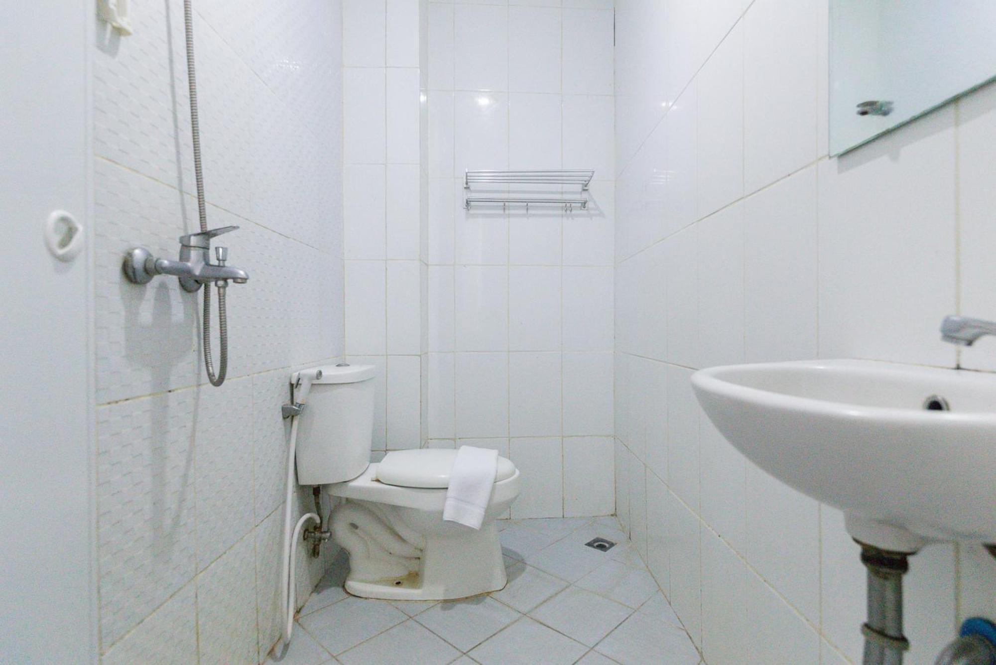 Reddoorz Plus Syariah Near Mall Pondok Indah Jakarta Buitenkant foto