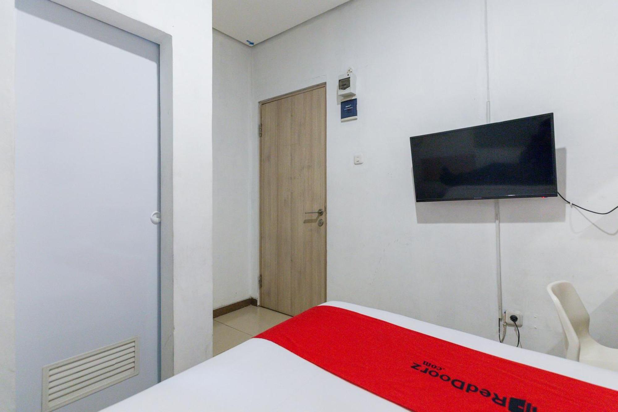Reddoorz Plus Syariah Near Mall Pondok Indah Jakarta Buitenkant foto