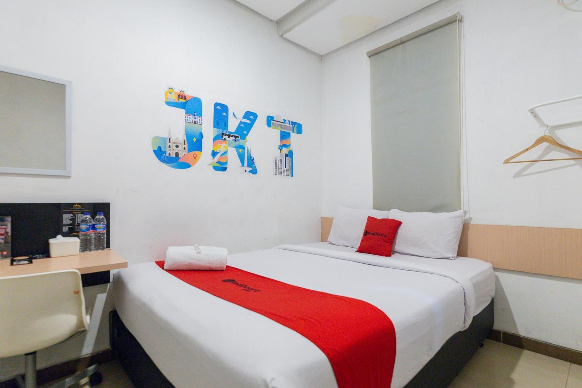 Reddoorz Plus Syariah Near Mall Pondok Indah Jakarta Buitenkant foto
