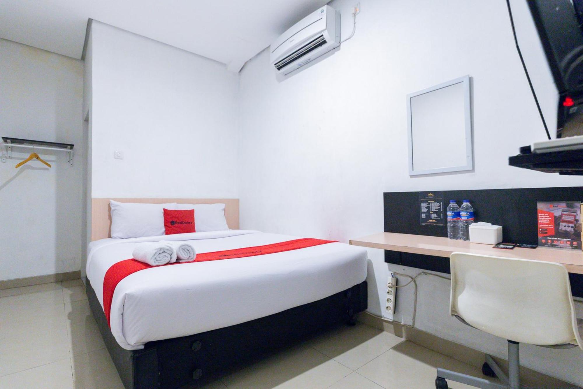 Reddoorz Plus Syariah Near Mall Pondok Indah Jakarta Buitenkant foto