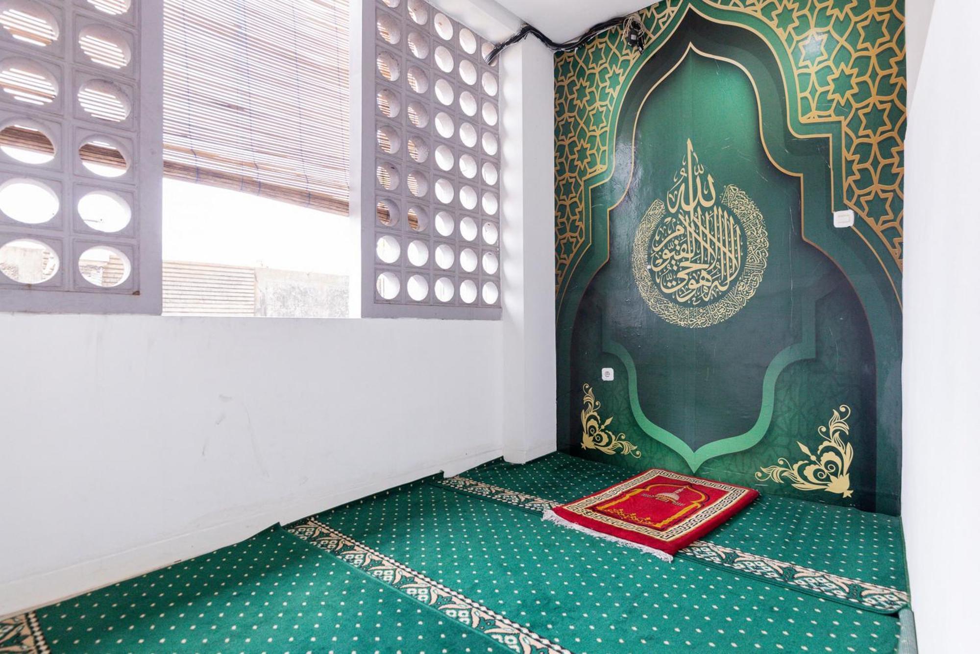 Reddoorz Plus Syariah Near Mall Pondok Indah Jakarta Buitenkant foto
