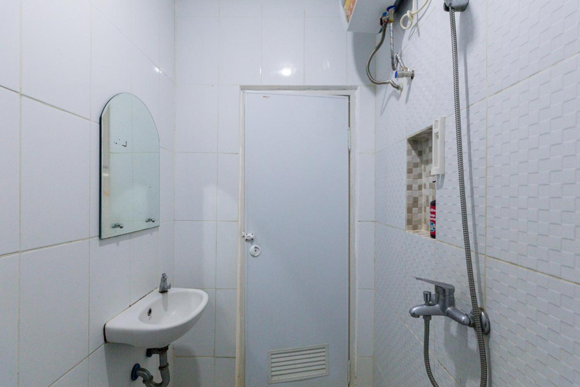 Reddoorz Plus Syariah Near Mall Pondok Indah Jakarta Buitenkant foto