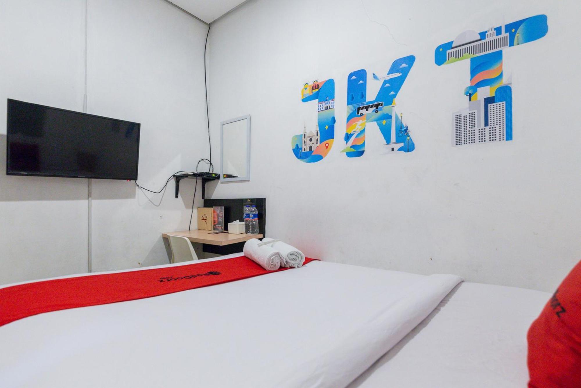 Reddoorz Plus Syariah Near Mall Pondok Indah Jakarta Buitenkant foto