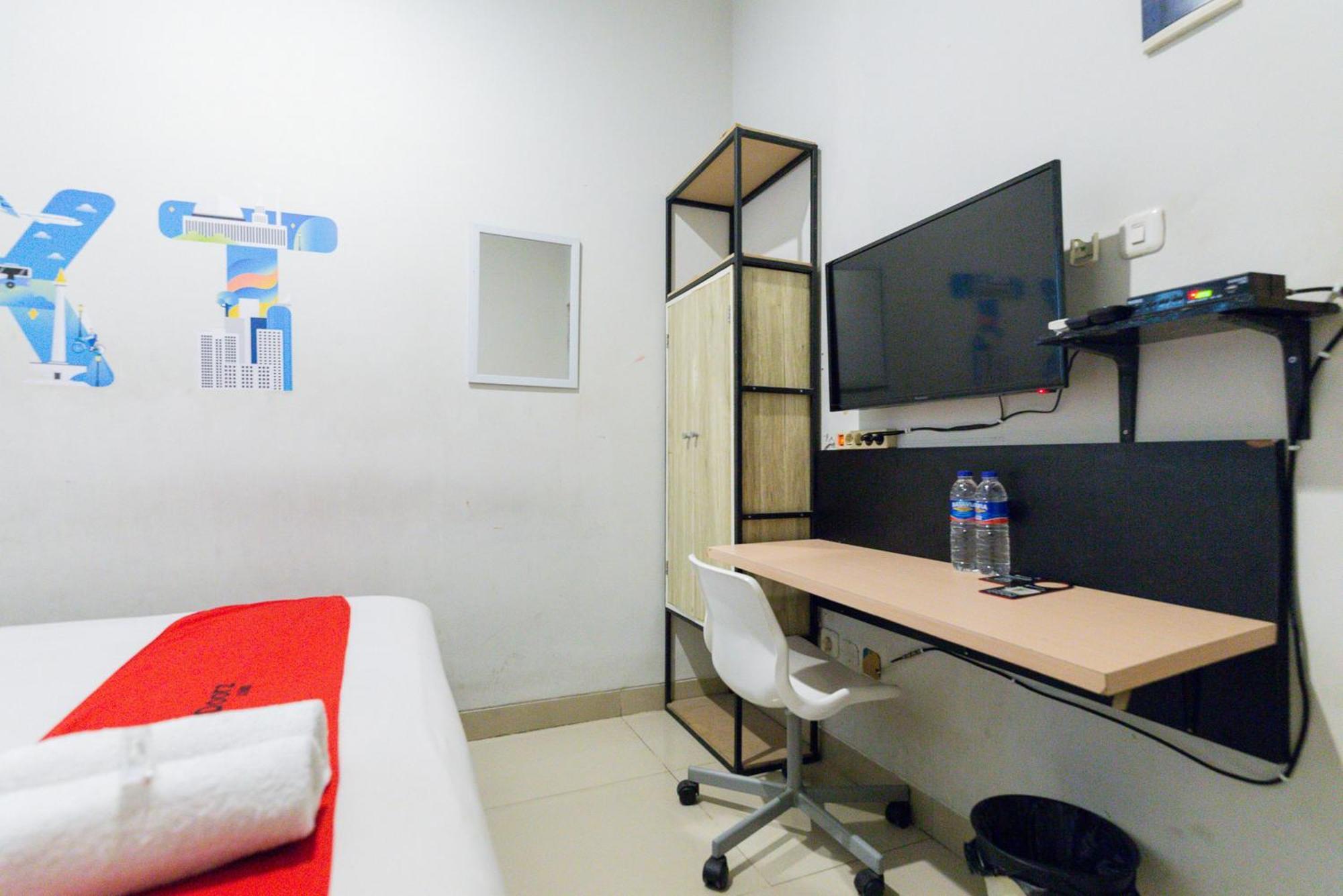 Reddoorz Plus Syariah Near Mall Pondok Indah Jakarta Buitenkant foto
