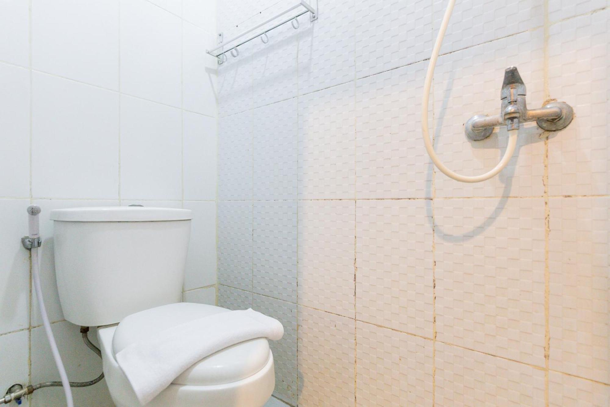Reddoorz Plus Syariah Near Mall Pondok Indah Jakarta Buitenkant foto