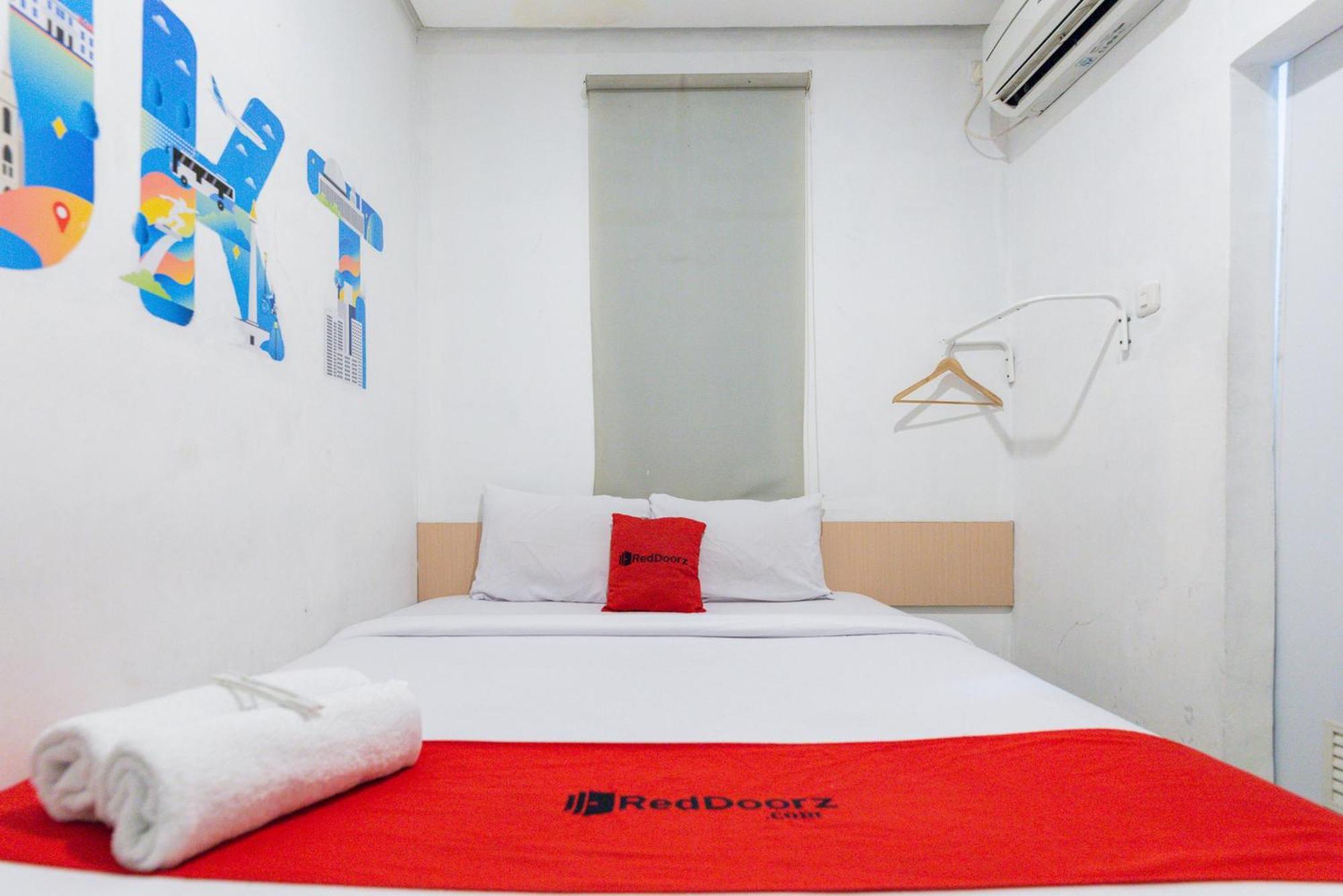 Reddoorz Plus Syariah Near Mall Pondok Indah Jakarta Buitenkant foto
