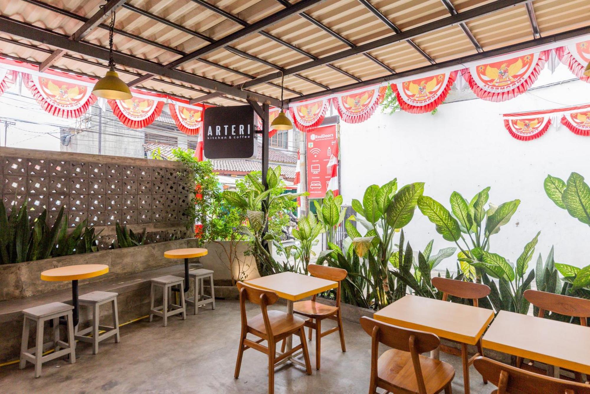 Reddoorz Plus Syariah Near Mall Pondok Indah Jakarta Buitenkant foto
